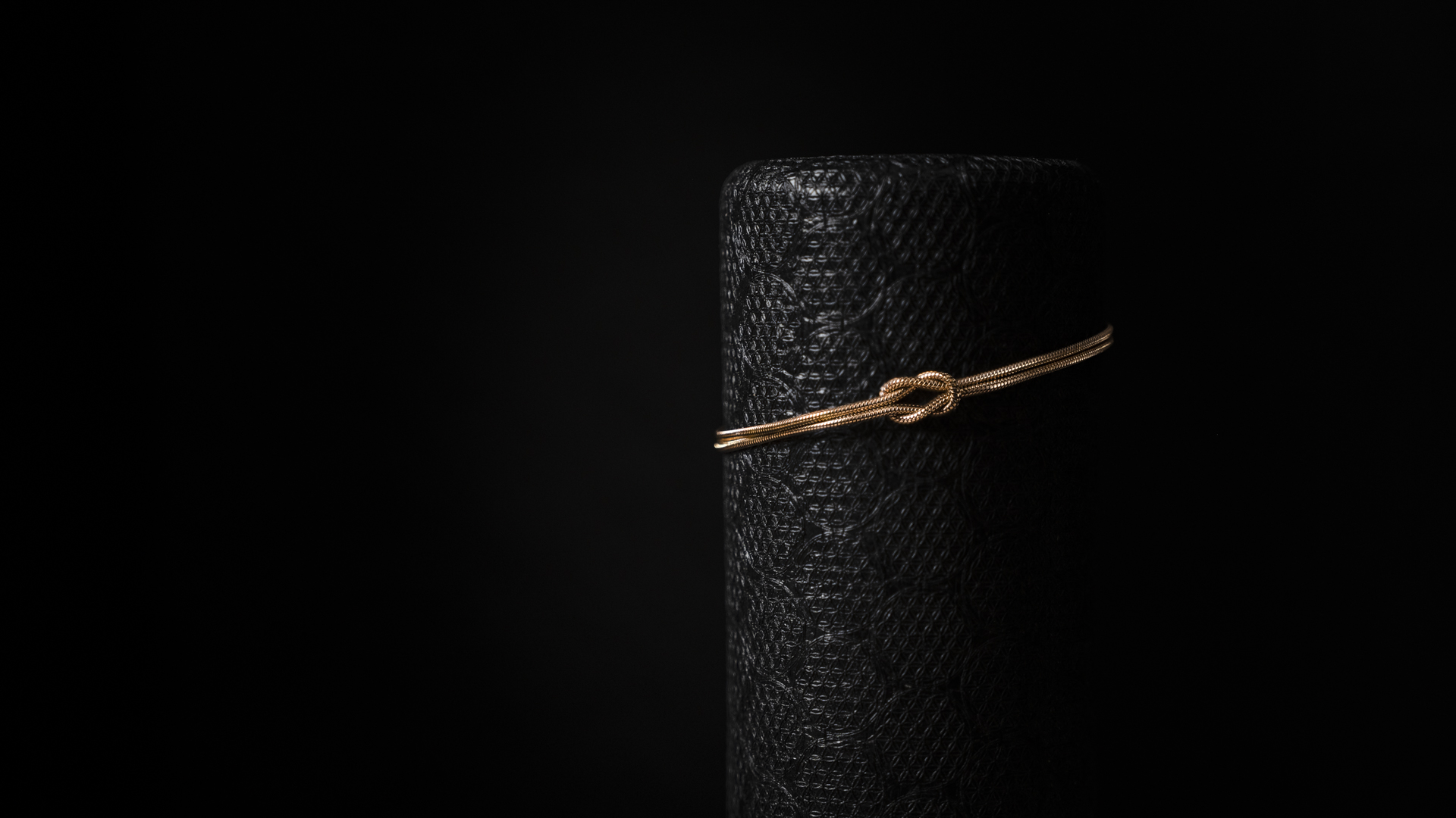 Knotenarmbband-Schmuck-Produktfotografie-Steph-Studio-Werbefotografie.jpg