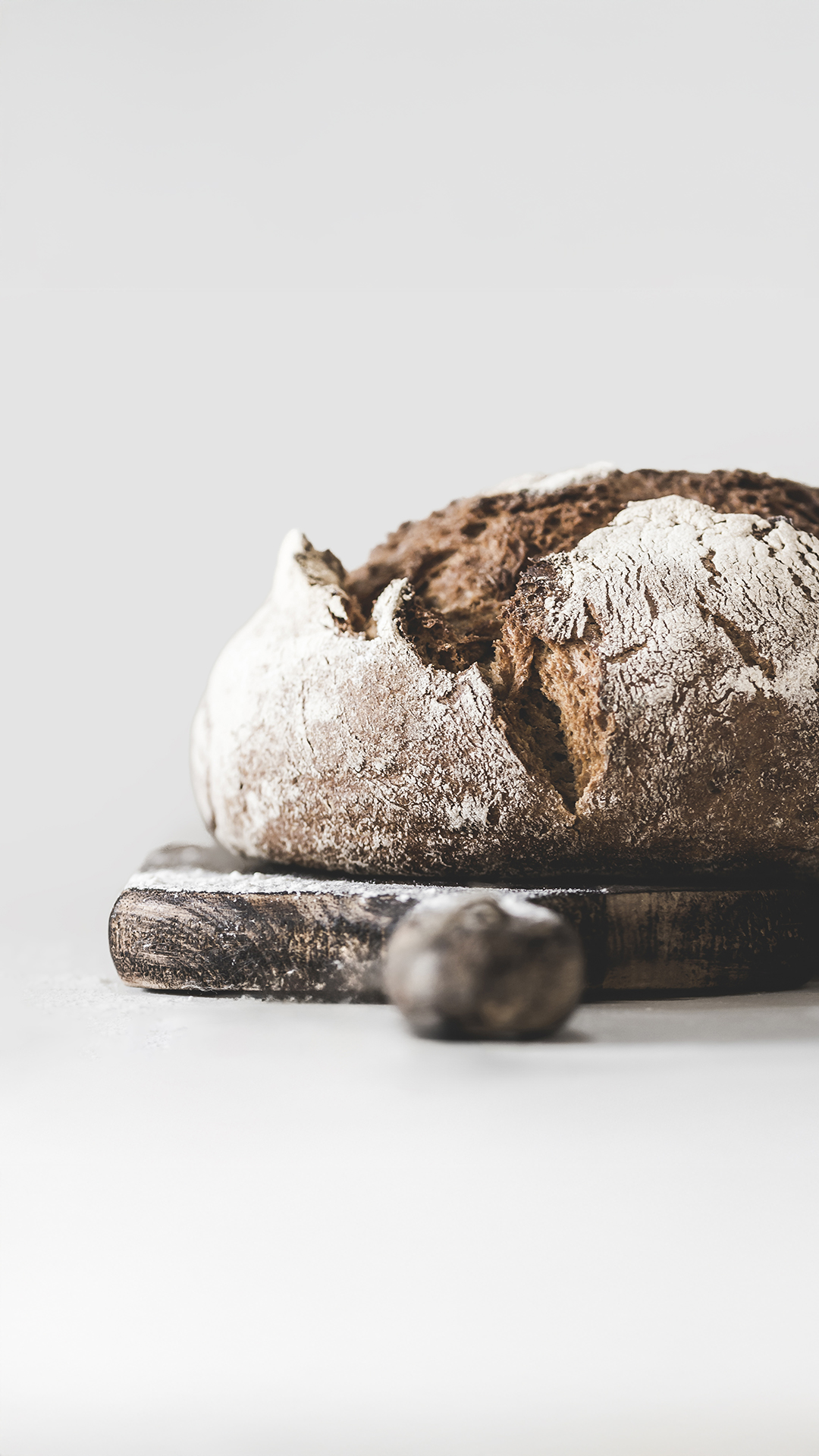 Krustenbrot-Rund-Brett-3-9x16-Steph-Studio-Werbefotografie
