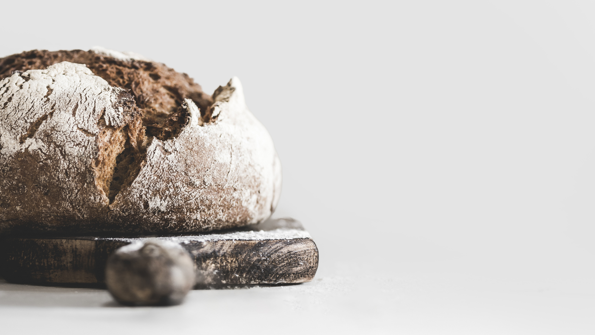 Krustenbrot-Rund-Brett-Steph-Studio-Werbefotografie.jpg